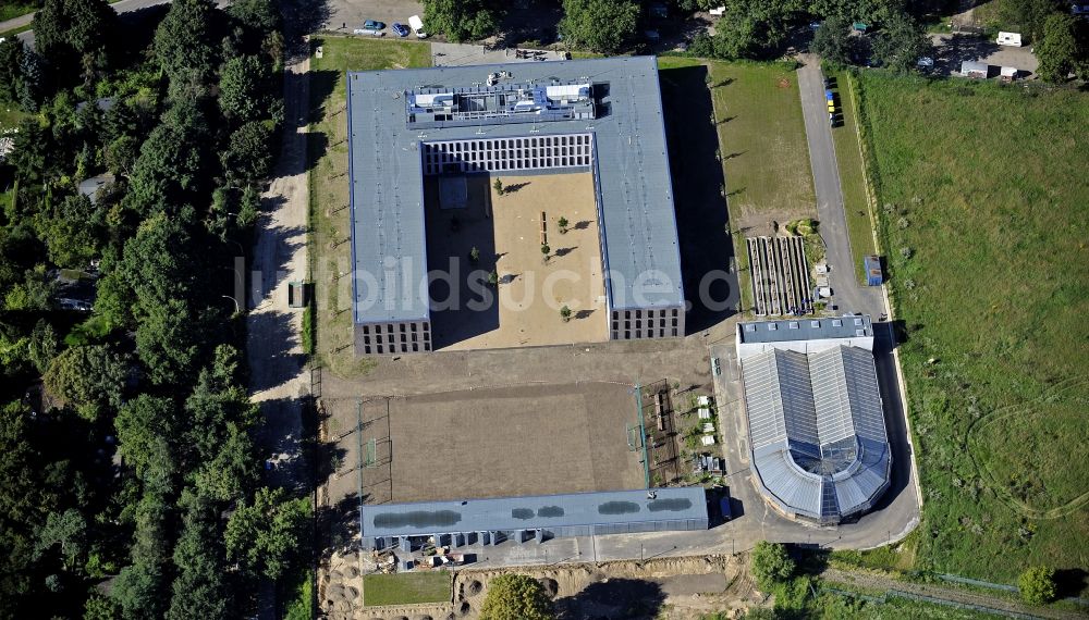 Luftaufnahme Berlin - Gelände der Justizvollzugsanstalt JVA Justizvollzugsanstalt Düppel im Ortsteil Zehlendorf in Berlin