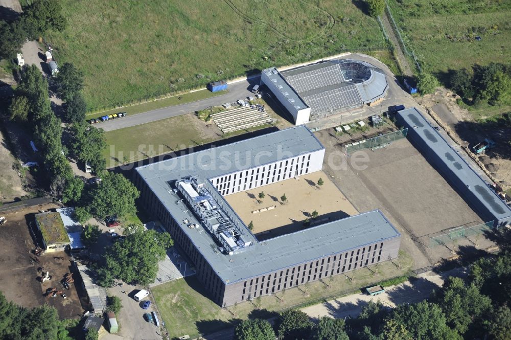 Luftbild Berlin - Gelände der Justizvollzugsanstalt JVA Justizvollzugsanstalt Düppel im Ortsteil Zehlendorf in Berlin