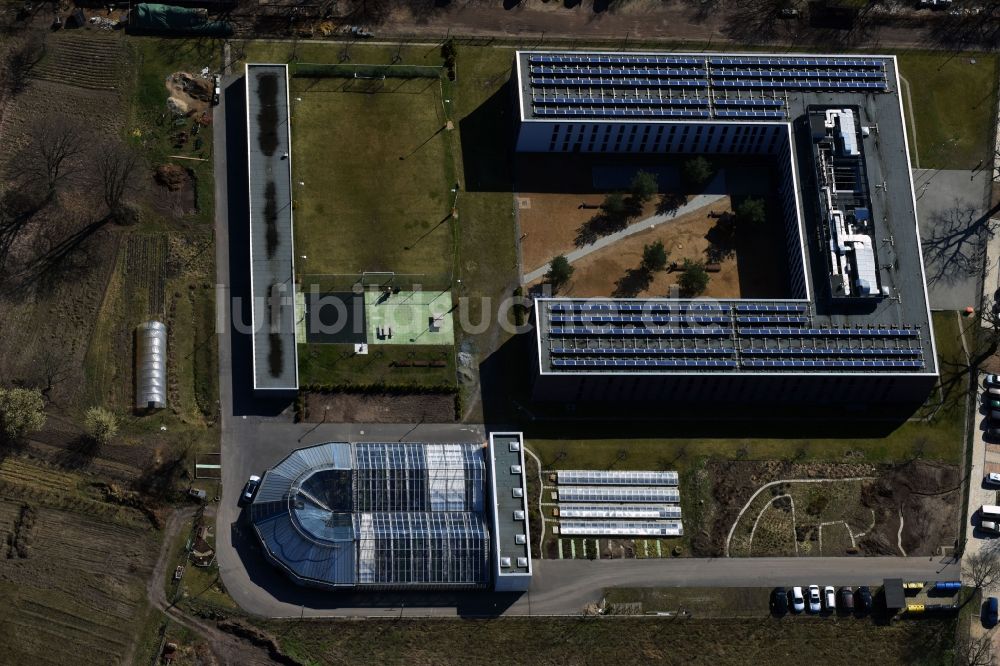 Luftbild Berlin - Gelände der Justizvollzugsanstalt JVA Justizvollzugsanstalt Düppel im Ortsteil Zehlendorf in Berlin