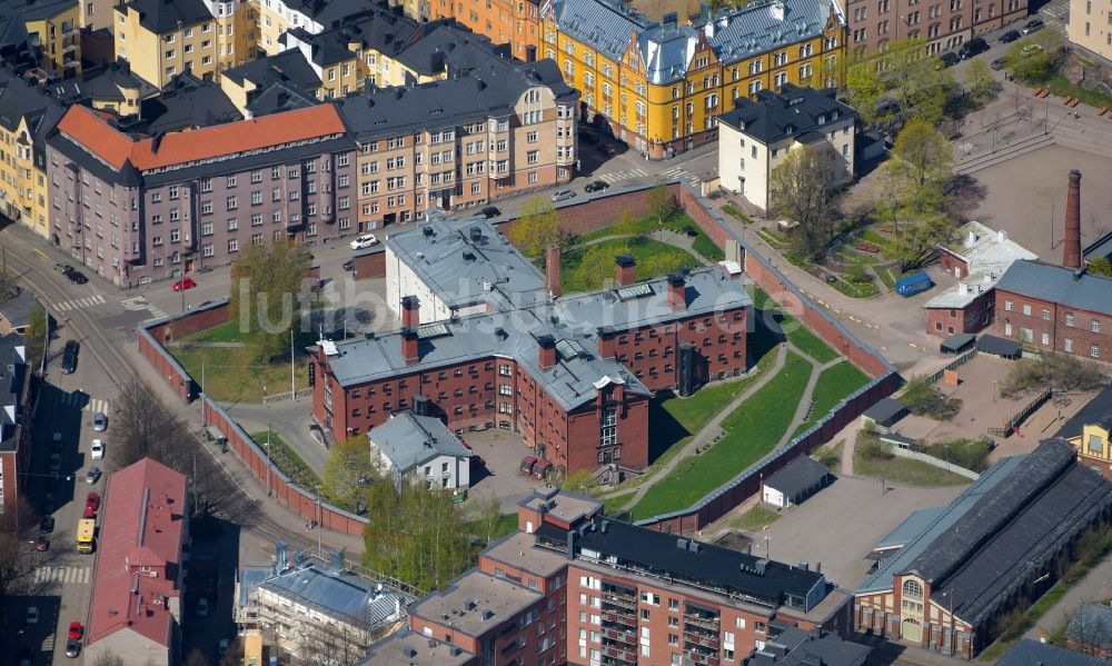 Helsinki von oben - Gelände der Justizvollzugsanstalt JVA Katajanokka in Helsinki in Finnland