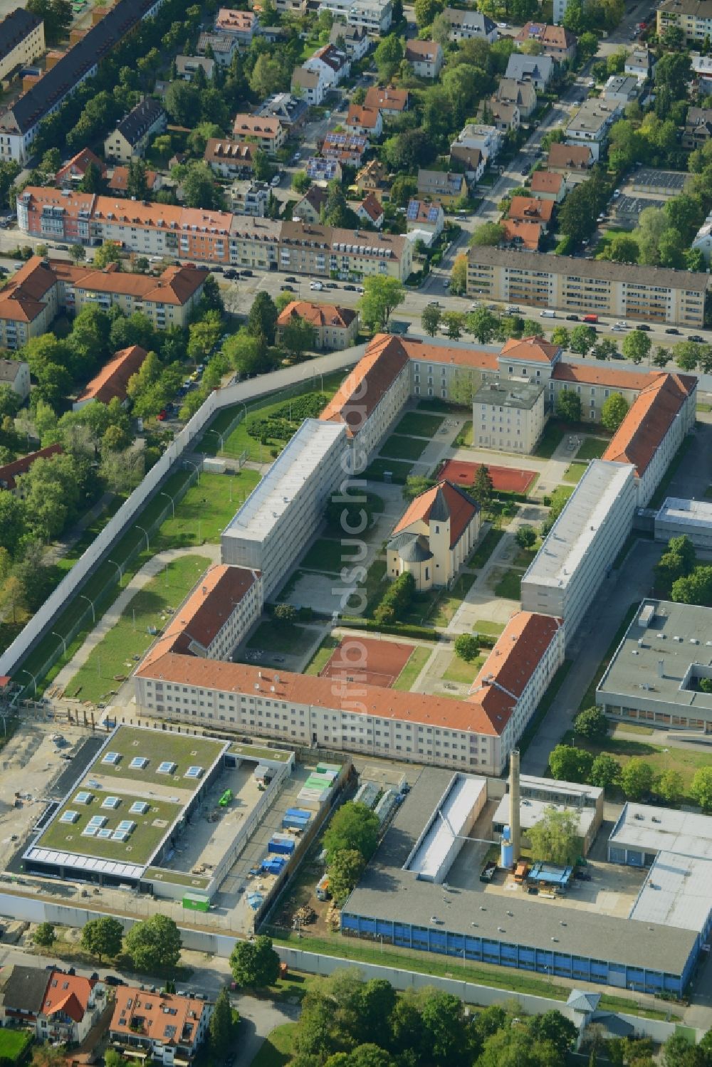 Luftaufnahme München - Gelände der Justizvollzugsanstalt JVA in München im Bundesland Bayern