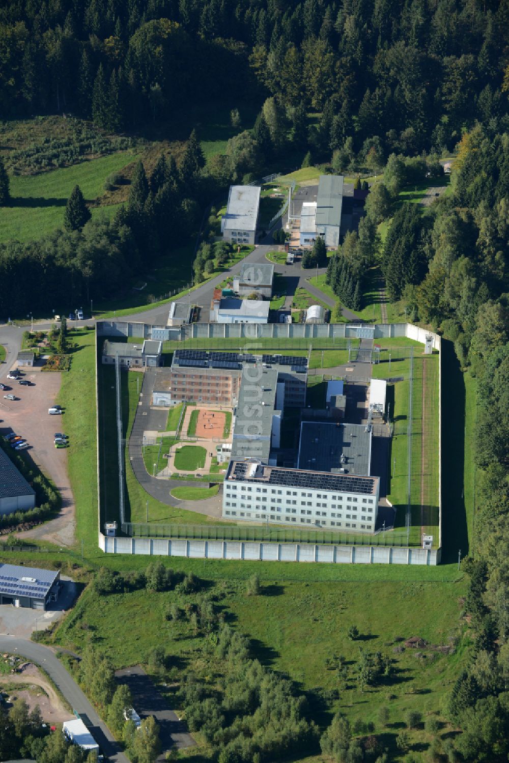 Luftaufnahme Suhl - Gelände der Justizvollzugsanstalt JVA in Suhl im Bundesland Thüringen