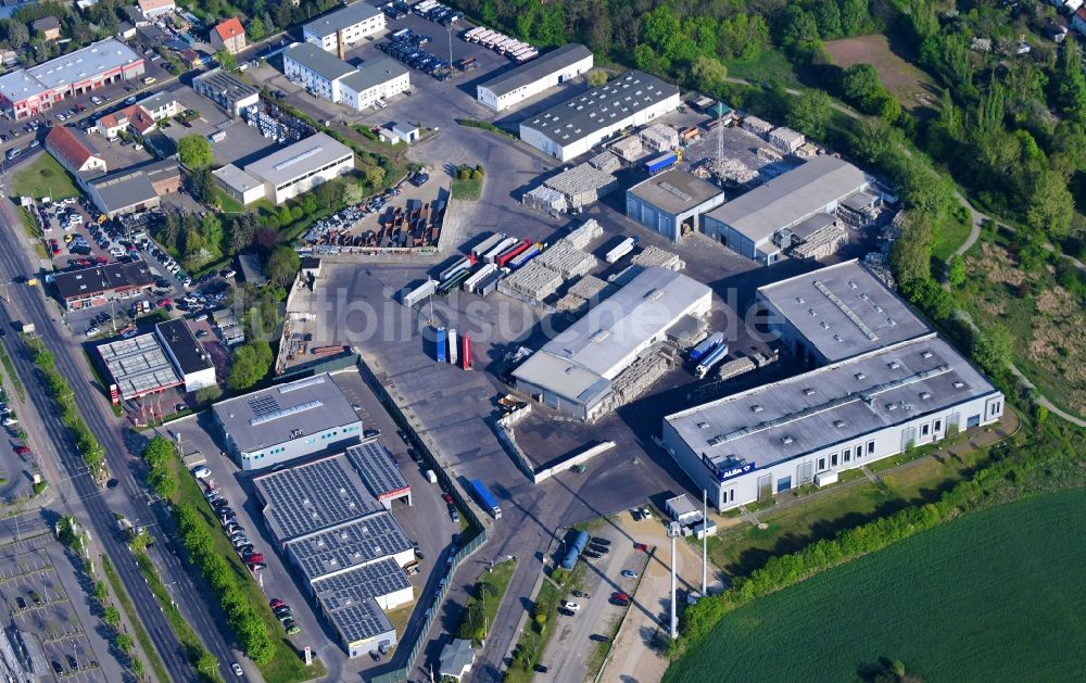 Luftbild Berlin - Gelände Müll- und Recycling- Sortieranlage der ALBA Recycling GmbH Zentrale am Hultschiner Damm in Berlin