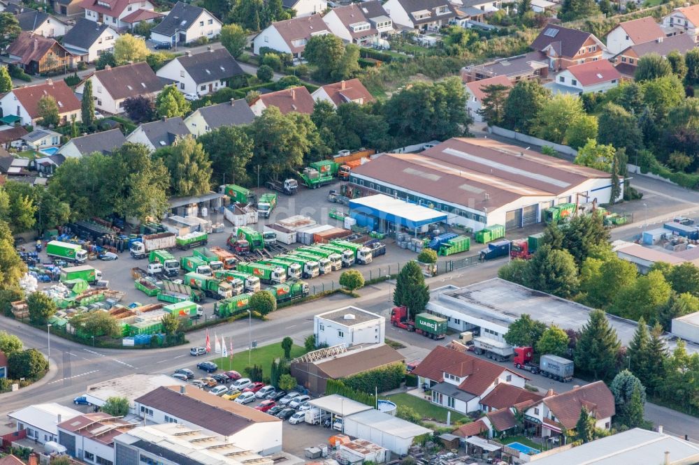 Rülzheim von oben - Gelände Müll- und Recycling- Sortieranlage Wertstoffhof Rülzheim in Rülzheim im Bundesland Rheinland-Pfalz, Deutschland