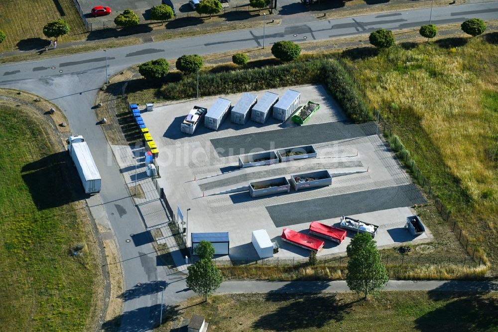 Woldegk aus der Vogelperspektive: Gelände Müll- und Recycling- Sortieranlage in Woldegk im Bundesland Mecklenburg-Vorpommern, Deutschland