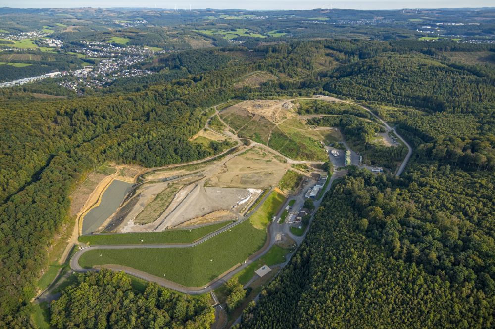 Siegen von oben - Gelände der Mülldeponie Fludersbach in Siegen im Bundesland Nordrhein-Westfalen