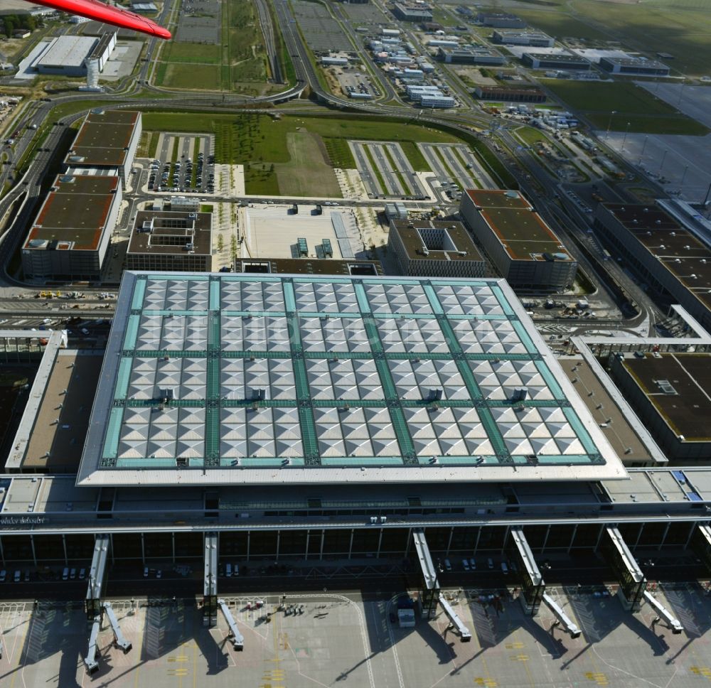 Luftbild Schönefeld - Gelände des neuen Flughafens BER / BBI BERLIN BRANDENBURG AIRPORT Willi Brandt in Schönefeld im Bundesland Brandenburg