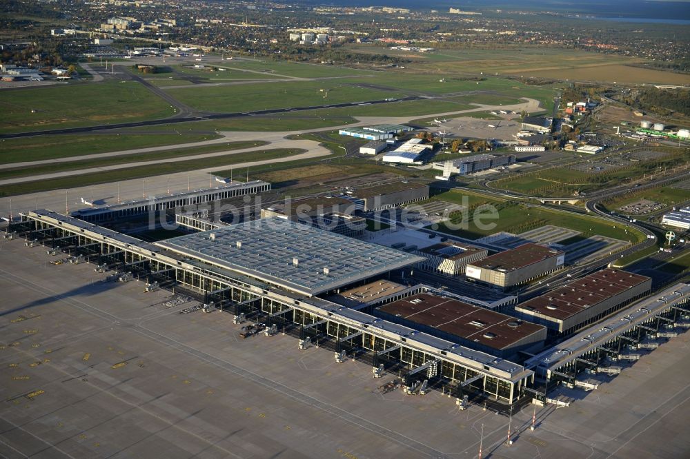 Luftbild Schönefeld - Gelände des neuen Flughafens BER / BBI BERLIN BRANDENBURG AIRPORT Willi Brandt in Schönefeld im Bundesland Brandenburg