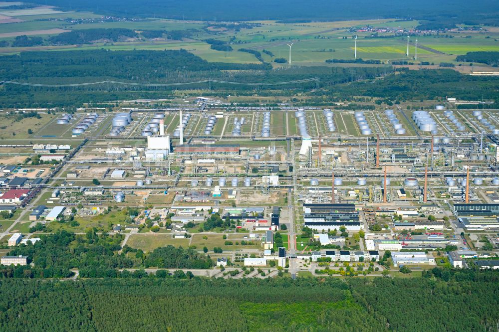 Schwedt/Oder aus der Vogelperspektive: Gelände der PCK Raffinerie GmbH in Schwedt/Oder im Bundeslandes Brandenburg