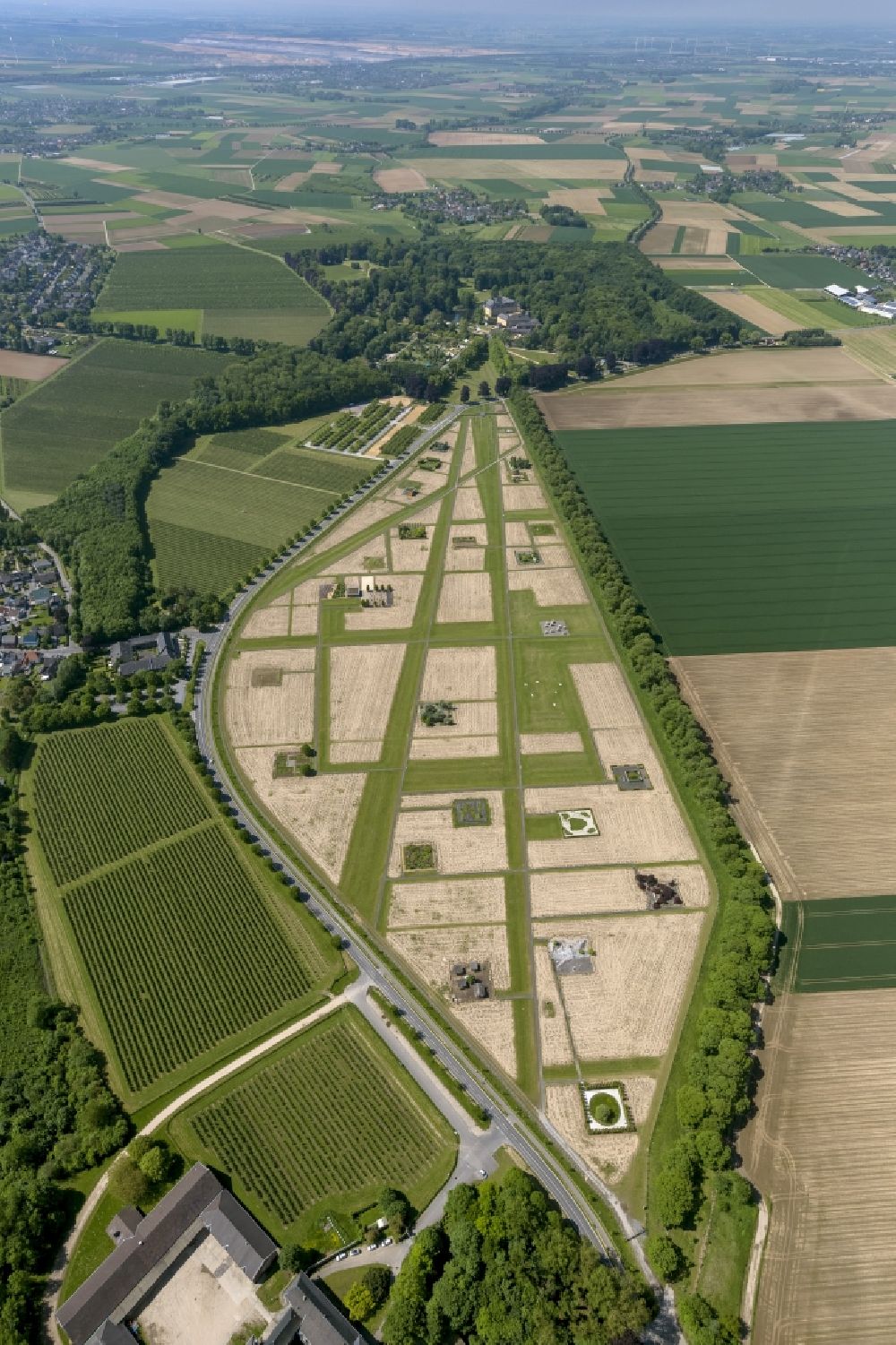 Luftaufnahme Jüchen - Gelände von Schloss Dyck in Jüchen in Nordrhein-Westfalen