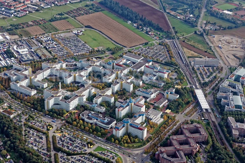 München von oben - Gelände des Siemens-Campus am Otto-Hahn-Ring in München Perlach im Bundesland Bayern