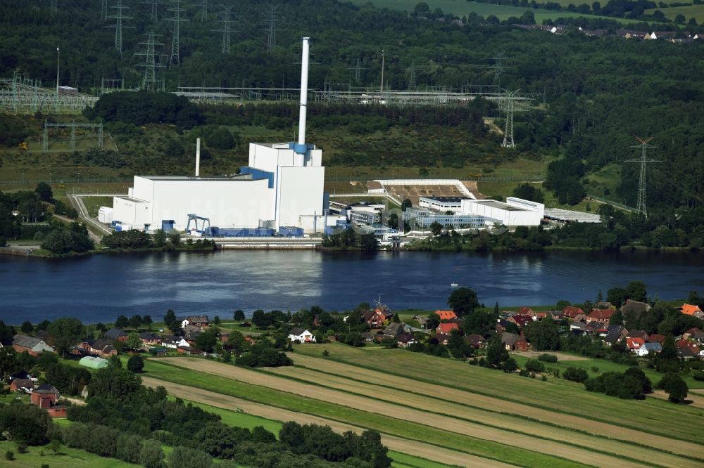 Luftaufnahme Geesthacht - Gelände des stillgelegten Kernkraftwerk Krümmel am Ufer der Elbe, direkt am Ortsteil Krümmel von Geesthacht im Bundesland Schleswig-Holstein