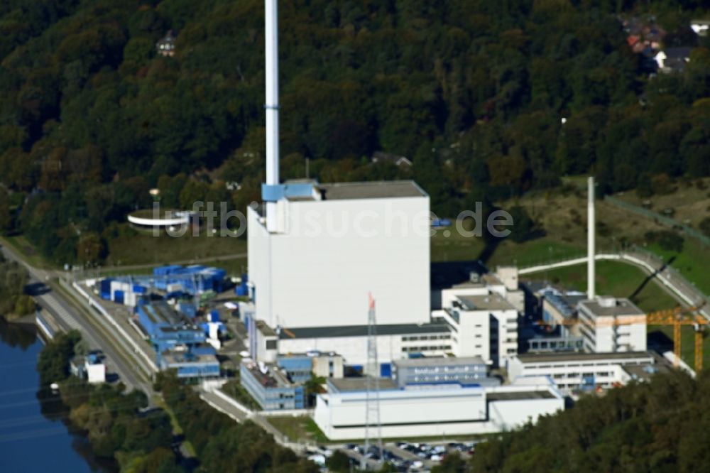 Geesthacht von oben - Gelände des stillgelegten Kernkraftwerk Krümmel am Ufer der Elbe, direkt am Ortsteil Krümmel von Geesthacht im Bundesland Schleswig-Holstein