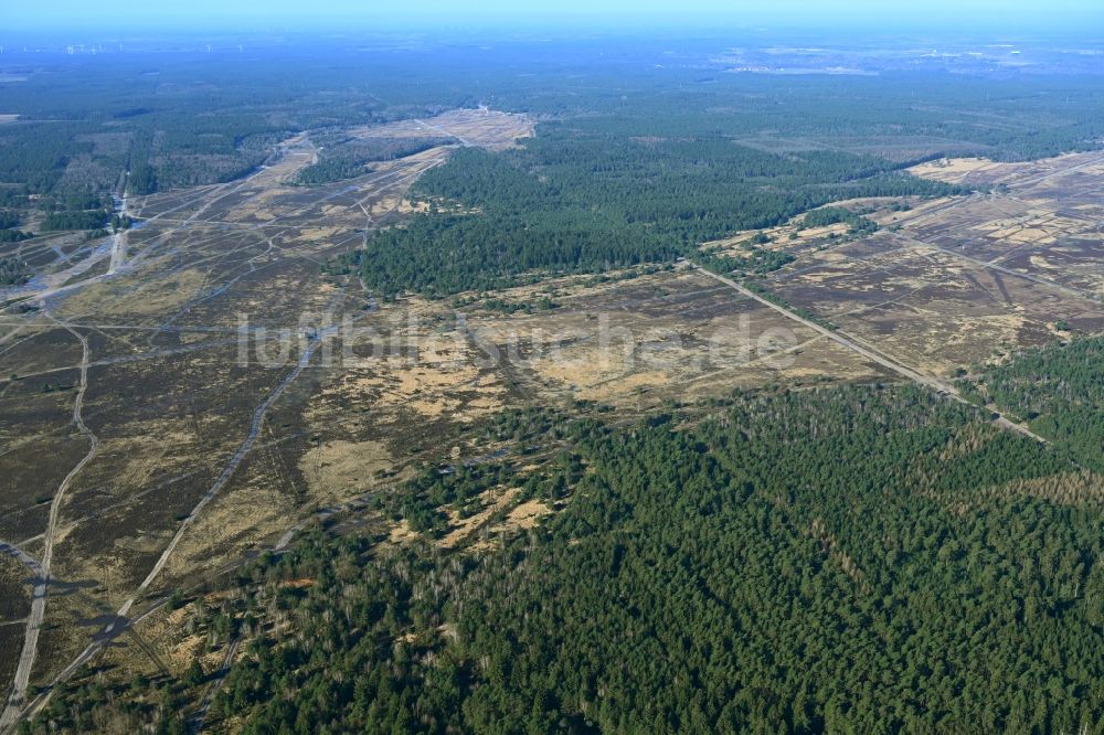 Luftaufnahme Munster - Gelände des Truppenübungsplatz mit Container - Dorf - Siedlung im Wald bei Munster im Bundesland Niedersachsen