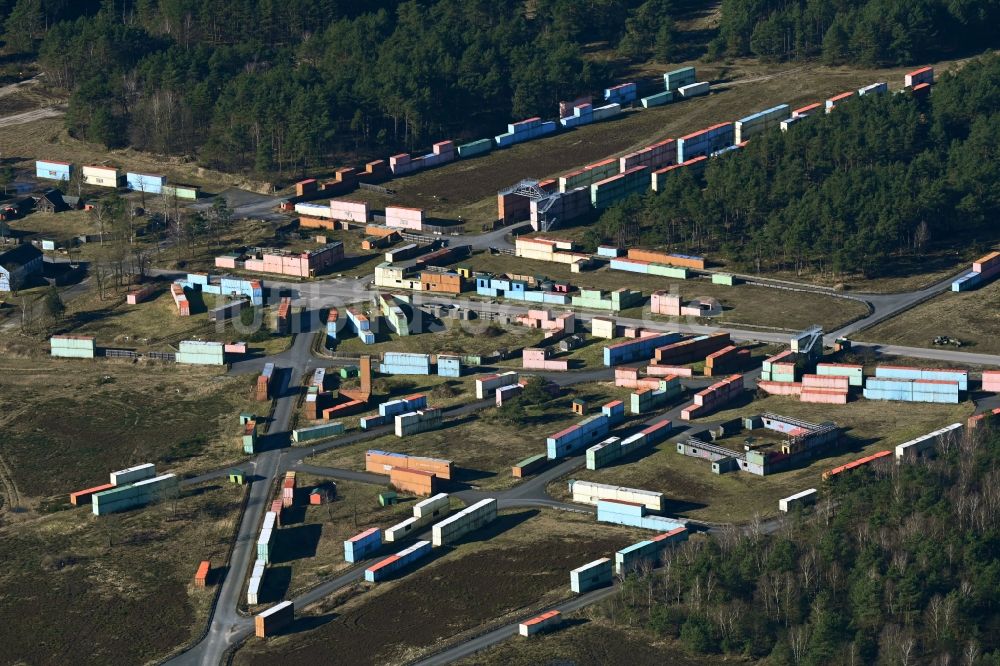 Luftbild Munster - Gelände des Truppenübungsplatz mit Container - Dorf - Siedlung im Wald bei Munster im Bundesland Niedersachsen