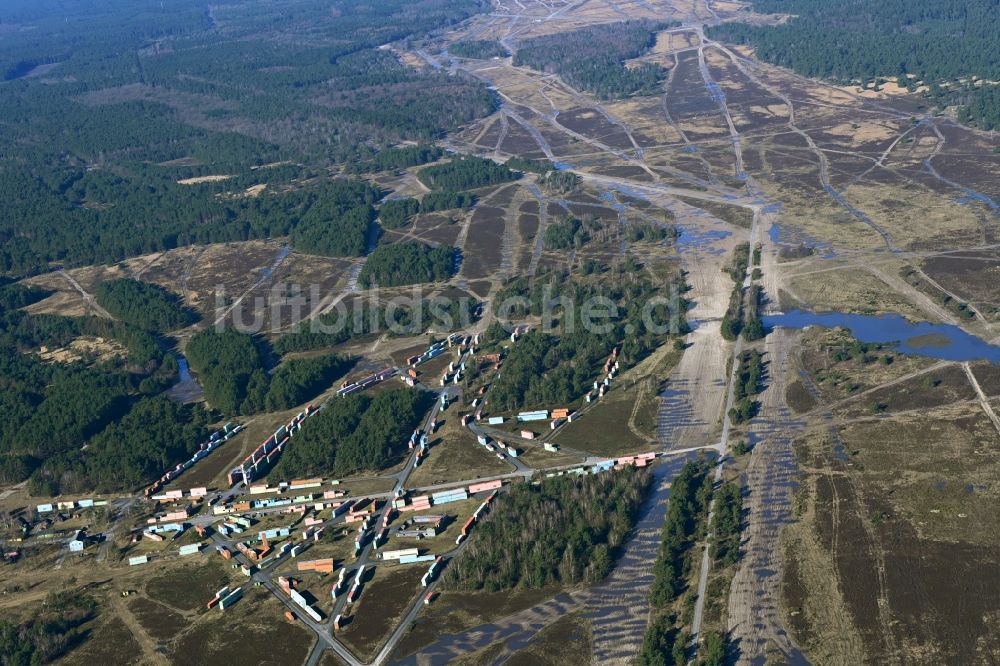 Luftbild Munster - Gelände des Truppenübungsplatz mit Container - Dorf - Siedlung im Wald bei Munster im Bundesland Niedersachsen