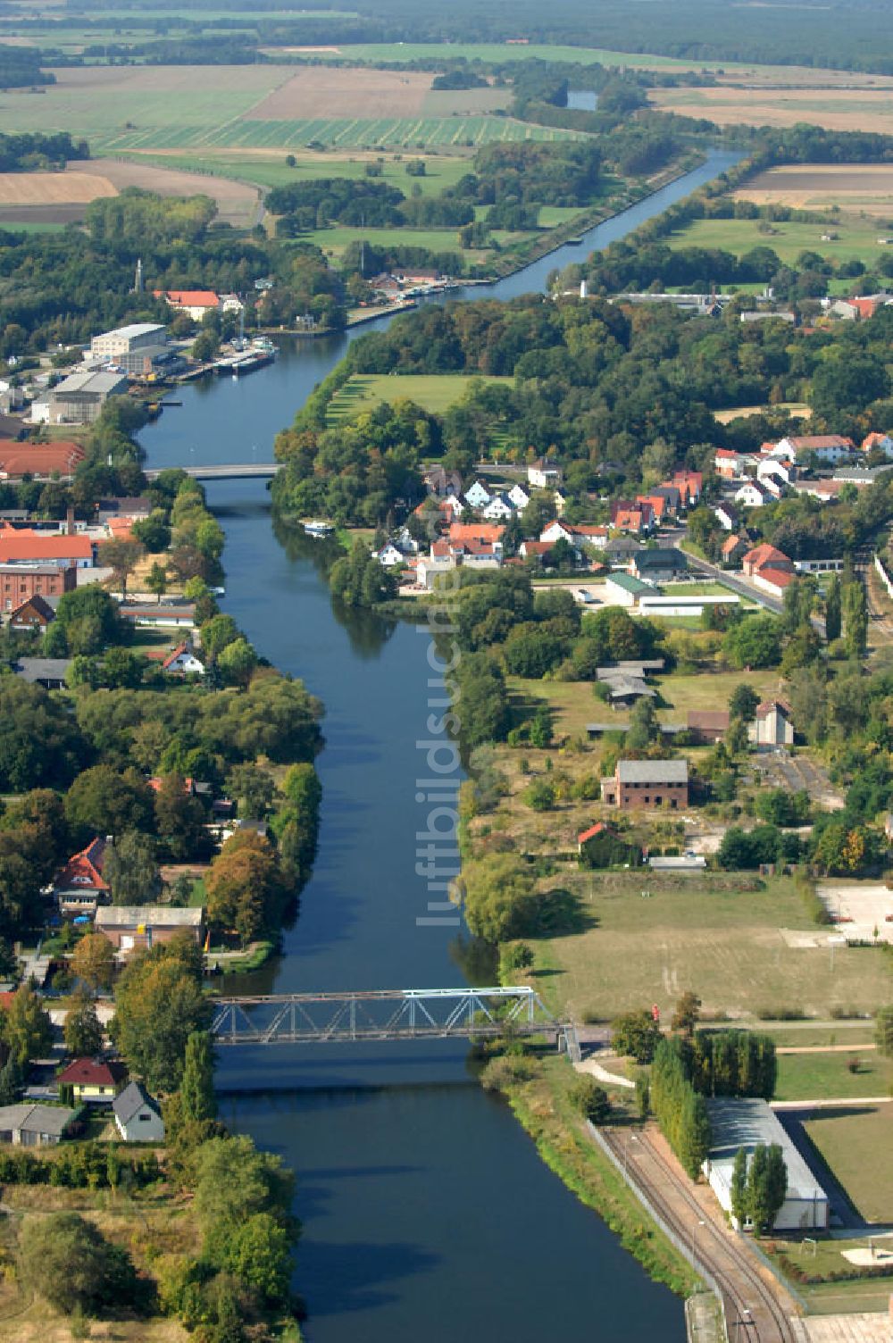 Luftbild Genthin - Genthiner Fußwegbrücke