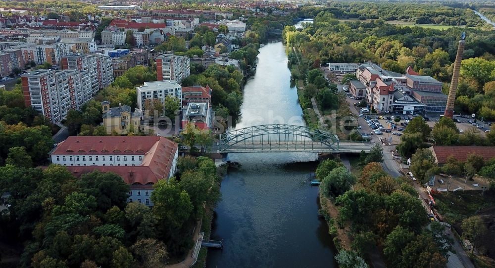Luftaufnahme Halle (Saale) - Genzmer Brücke und den Stadtteil Glaucha in Halle ( Saale ) im Bundesland Sachsen-Anhalt