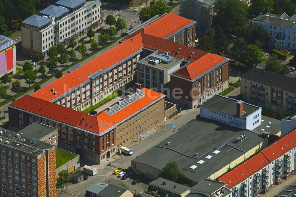 Rostock aus der Vogelperspektive: Gerichts- Gebäudekomplex Landgericht in Rostock im Bundesland Mecklenburg-Vorpommern, Deutschland