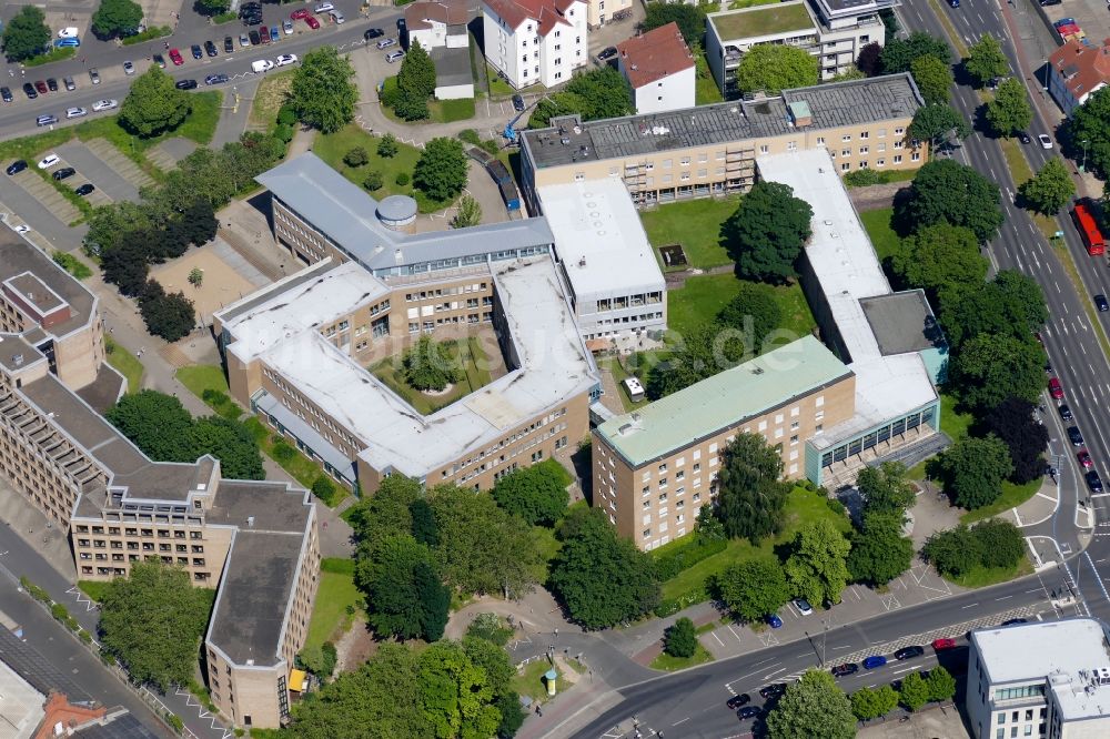Göttingen aus der Vogelperspektive: Gerichts- Gebäudekomplex des Amtsgerichtes in Göttingen im Bundesland Niedersachsen, Deutschland