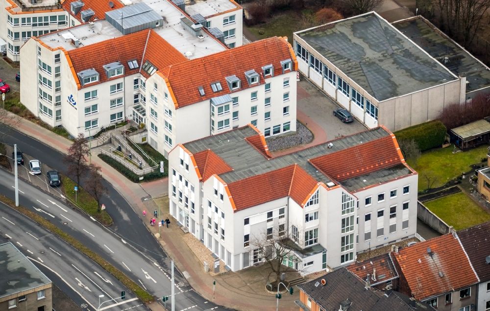 Herne von oben - Gerichts- Gebäudekomplex des Arbeitsgerichts Herne an der Schillerstraße in Herne im Bundesland Nordrhein-Westfalen, Deutschland