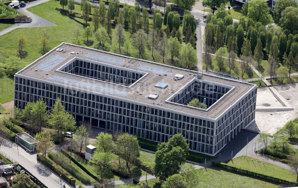 Luftaufnahme Erfurt - Gerichts- Gebäudekomplex des Bundesarbeitsgericht im Ortsteil Altstadt in Erfurt im Bundesland Thüringen, Deutschland