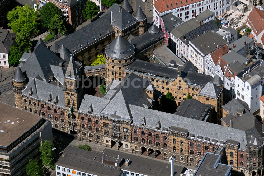 Bremen aus der Vogelperspektive: Gerichts- Gebäudekomplex des Landgericht und Polizeikommissariat in Bremen, Deutschland