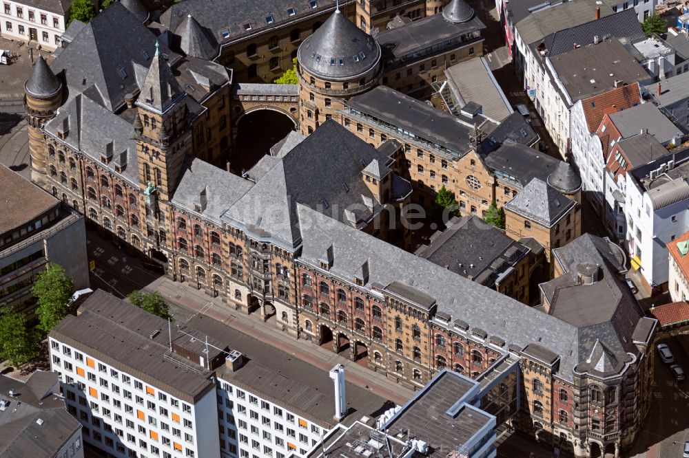 Luftaufnahme Bremen - Gerichts- Gebäudekomplex des Landgericht und Polizeikommissariat in Bremen, Deutschland