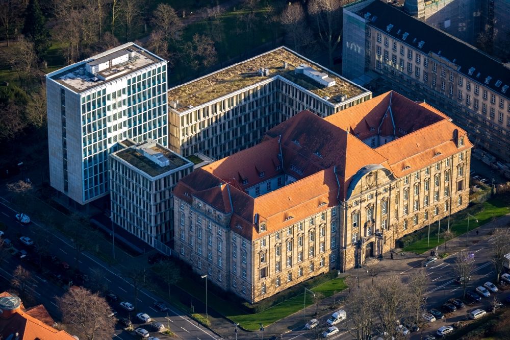 Düsseldorf aus der Vogelperspektive: Gerichts- Gebäudekomplex des Oberlandesgericht Düsseldorf in Düsseldorf im Bundesland Nordrhein-Westfalen, Deutschland