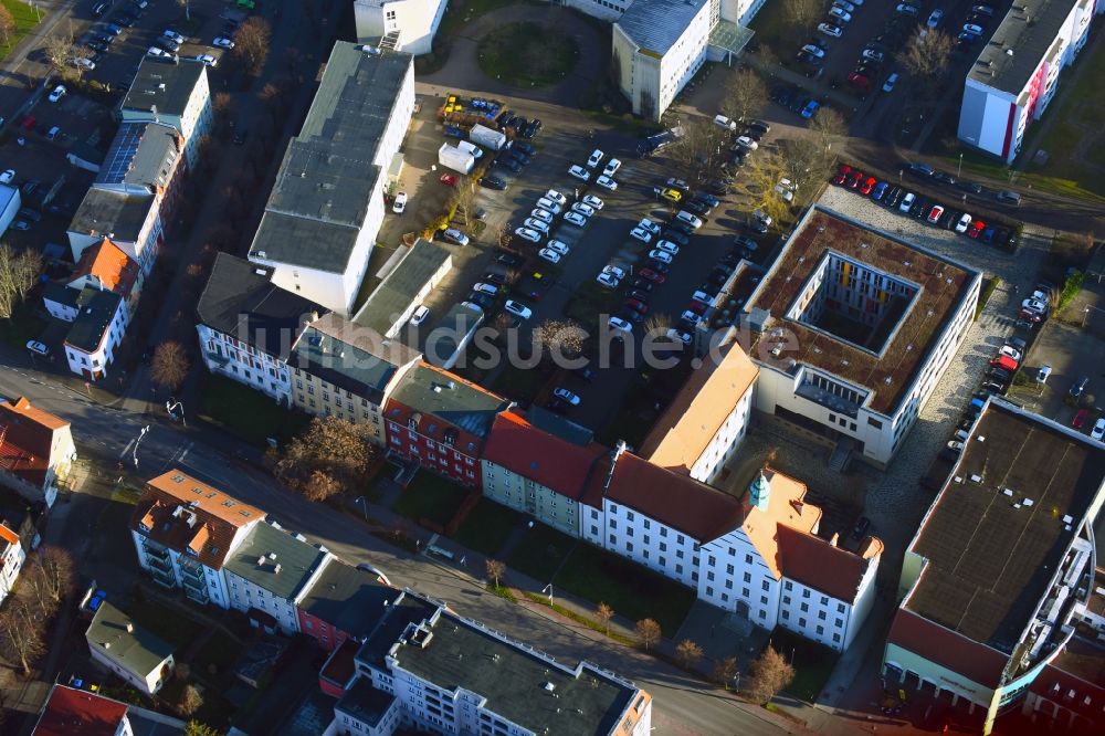 Oranienburg aus der Vogelperspektive: Gerichts- Gebäudekomplex in Oranienburg im Bundesland Brandenburg, Deutschland