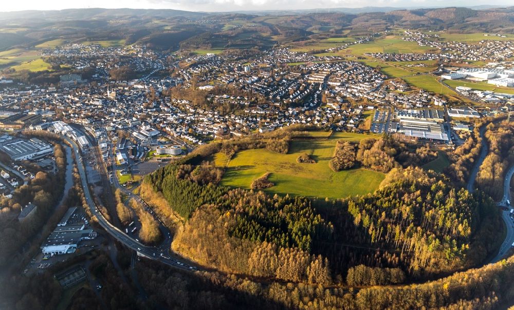 Luftbild Attendorn - Gesamtübersicht und Stadtgebiet mit Außenbezirken und Innenstadtbereich in Attendorn im Bundesland Nordrhein-Westfalen, Deutschland