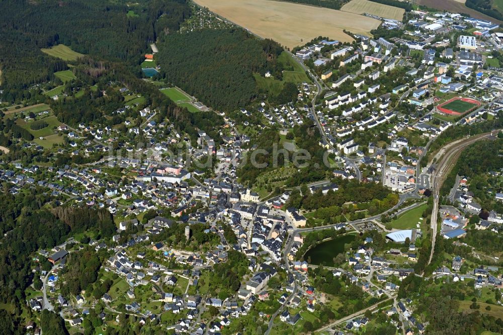 Luftbild Bad Lobenstein - Gesamtübersicht und Stadtgebiet mit Außenbezirken und Innenstadtbereich in Bad Lobenstein im Bundesland Thüringen, Deutschland