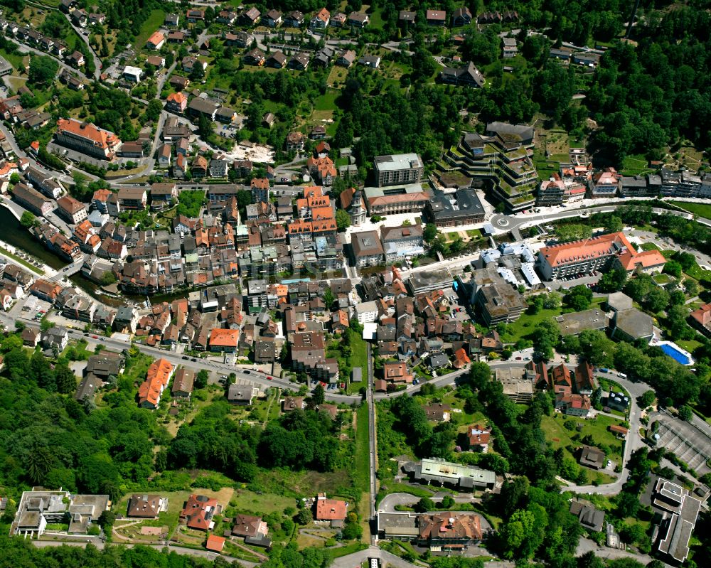 Luftbild Bad Wildbad - Gesamtübersicht und Stadtgebiet mit Außenbezirken und Innenstadtbereich in Bad Wildbad im Bundesland Baden-Württemberg, Deutschland