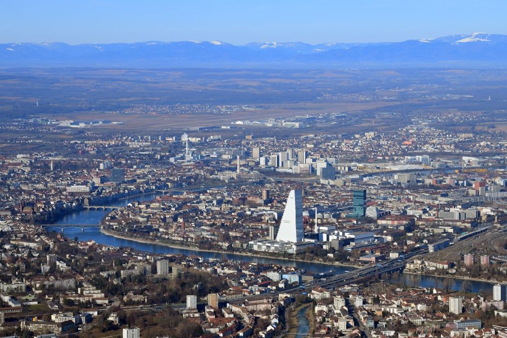 Luftaufnahme Basel - Gesamtübersicht und Stadtgebiet mit Außenbezirken und Innenstadtbereich in Basel, Schweiz