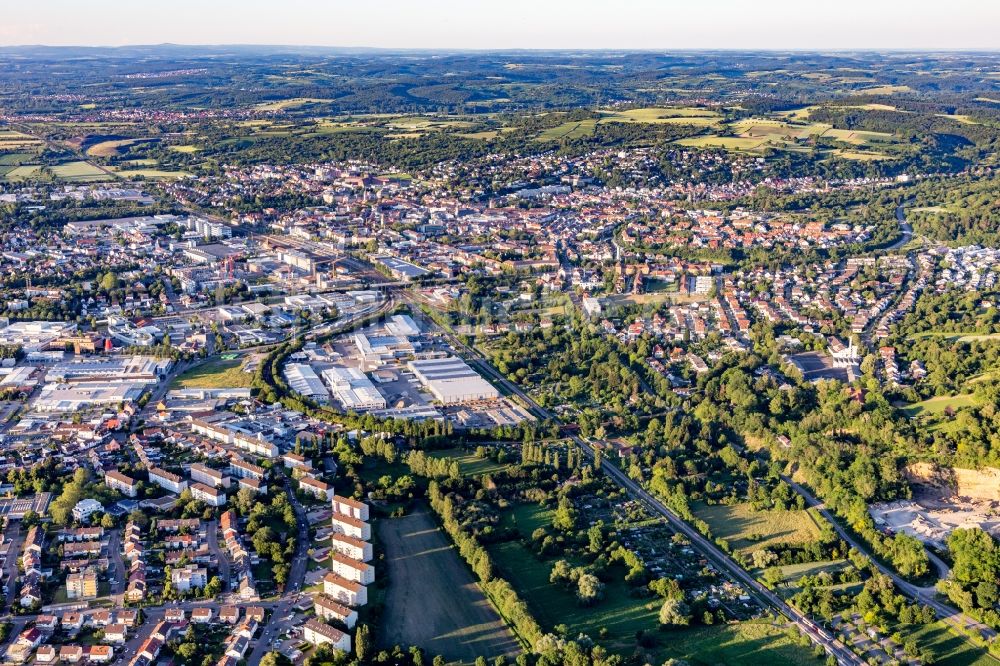 Luftaufnahme Bruchsal - Gesamtübersicht und Stadtgebiet mit Außenbezirken und Innenstadtbereich in Bruchsal im Bundesland Baden-Württemberg, Deutschland