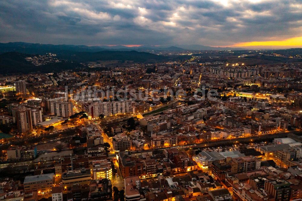 Luftbild Cerdanyola del Valles - Gesamtübersicht und Stadtgebiet mit Außenbezirken und Innenstadtbereich in Cerdanyola del Valles in Catalunya - Katalonien, Spanien