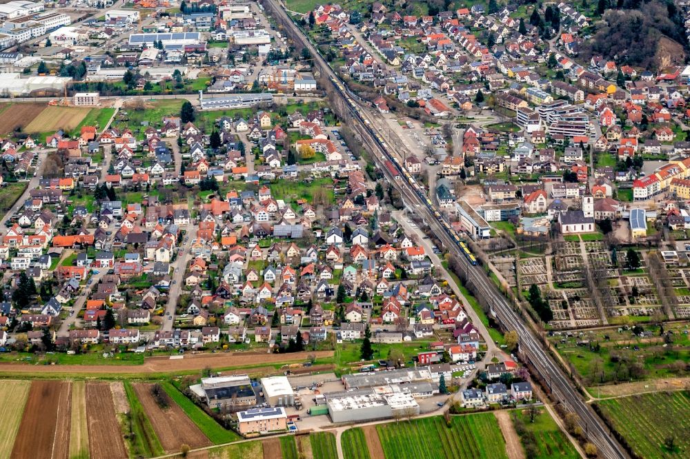 Denzlingen von oben - Gesamtübersicht und Stadtgebiet mit Außenbezirken und Innenstadtbereich in Denzlingen im Bundesland Baden-Württemberg, Deutschland