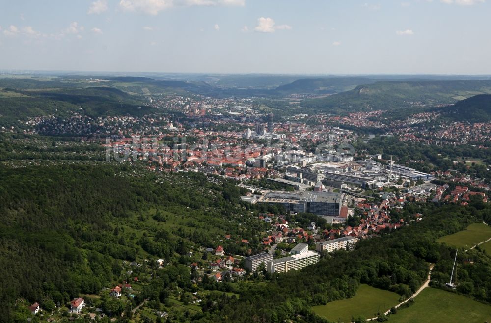 Jena von oben - Gesamtübersicht und Stadtgebiet mit Außenbezirken und Innenstadtbereich in Jena im Bundesland Thüringen, Deutschland