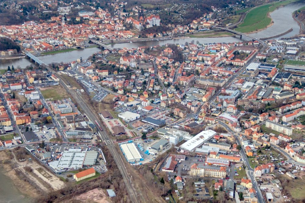 Meißen von oben - Gesamtübersicht und Stadtgebiet mit Außenbezirken und Innenstadtbereich in Meißen im Bundesland Sachsen, Deutschland