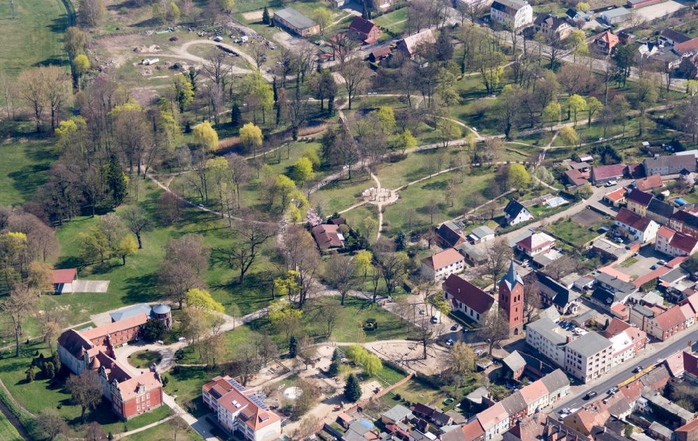 Luftbild Meyenburg - Gesamtübersicht und Stadtgebiet mit Außenbezirken und Innenstadtbereich in Meyenburg im Bundesland Brandenburg, Deutschland