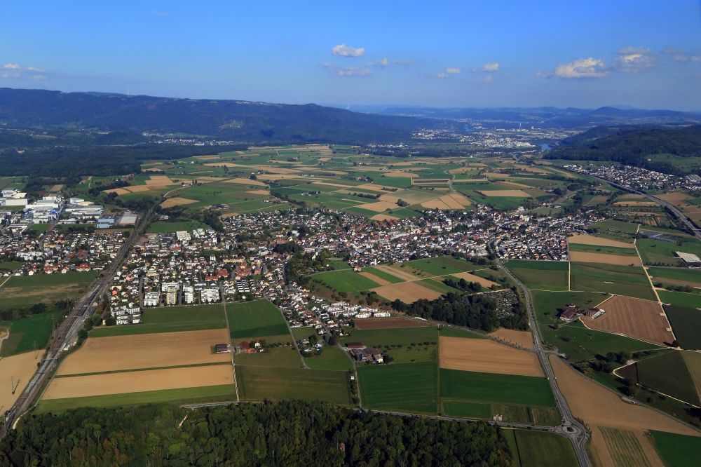 Luftbild Möhlin - Gesamtübersicht und Stadtgebiet mit Außenbezirken und Innenstadtbereich von Möhlin im Kanton Aargau, Schweiz