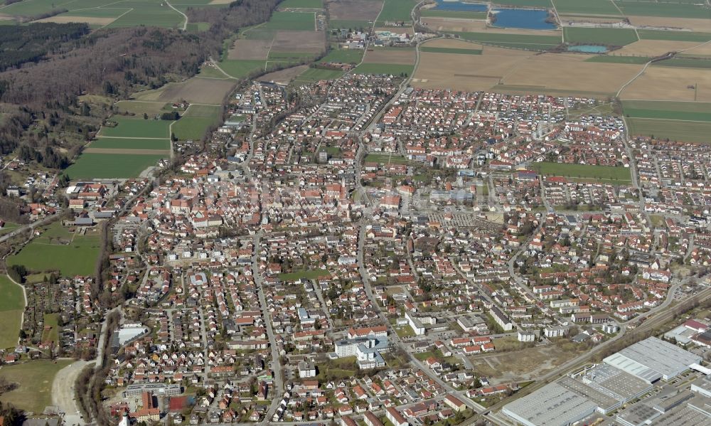 Mindelheim von oben - Gesamtübersicht und Stadtgebiet mit Außenbezirken und Innenstadtbereich in Mindelheim im Bundesland Bayern, Deutschland