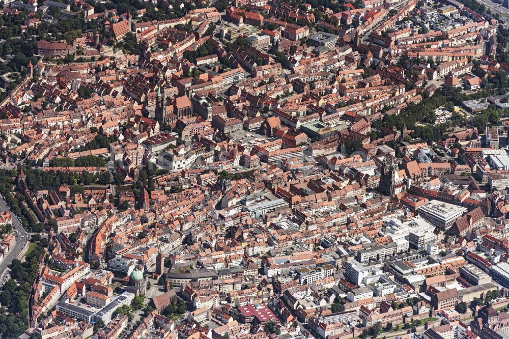 Luftaufnahme Nürnberg - Gesamtübersicht und Stadtgebiet mit Außenbezirken und Innenstadtbereich in Nürnberg im Bundesland Bayern, Deutschland