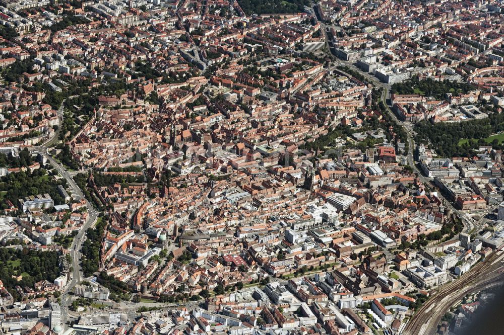 Nürnberg von oben - Gesamtübersicht und Stadtgebiet mit Außenbezirken und Innenstadtbereich in Nürnberg im Bundesland Bayern, Deutschland