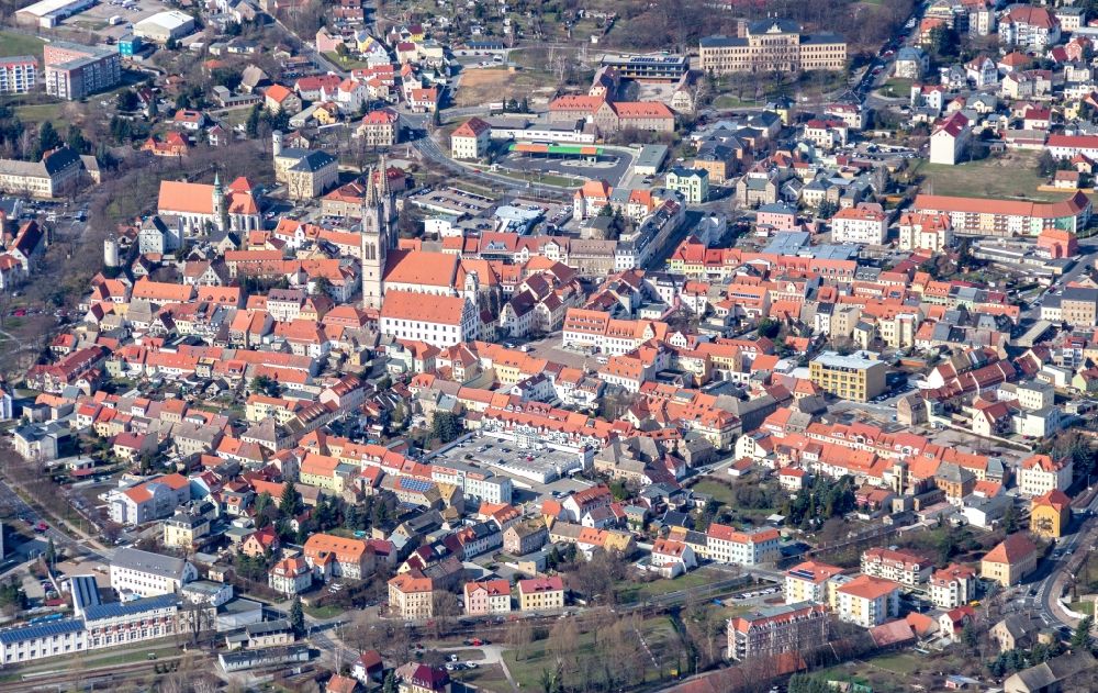 Luftaufnahme Oschatz - Gesamtübersicht und Stadtgebiet mit Außenbezirken und Innenstadtbereich in Oschatz im Bundesland Sachsen, Deutschland