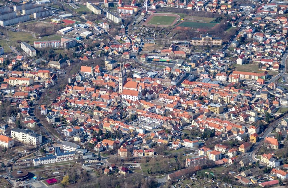 Oschatz von oben - Gesamtübersicht und Stadtgebiet mit Außenbezirken und Innenstadtbereich in Oschatz im Bundesland Sachsen, Deutschland