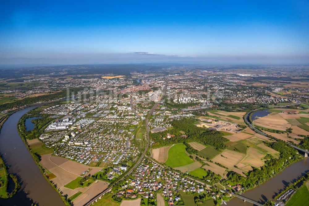 Luftaufnahme Regensburg - Gesamtübersicht und Stadtgebiet mit Außenbezirken und Innenstadtbereich in Regensburg im Bundesland Bayern, Deutschland