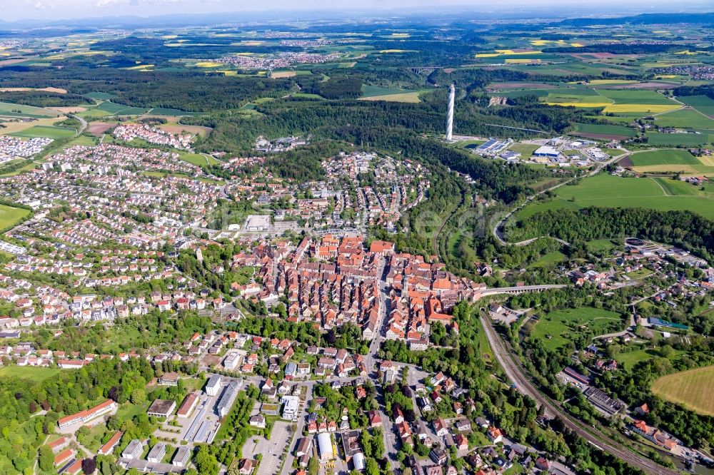 Rottweil von oben - Gesamtübersicht und Stadtgebiet mit Außenbezirken und Innenstadtbereich in Rottweil im Bundesland Baden-Württemberg, Deutschland