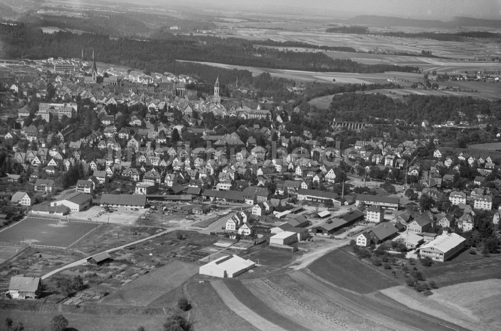 Luftaufnahme Rottweil - Gesamtübersicht und Stadtgebiet mit Außenbezirken und Innenstadtbereich in Rottweil im Bundesland Baden-Württemberg, Deutschland