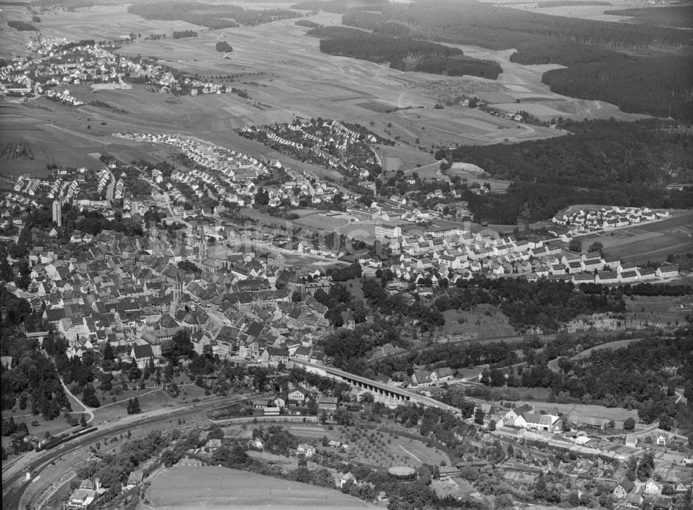 Rottweil von oben - Gesamtübersicht und Stadtgebiet mit Außenbezirken und Innenstadtbereich in Rottweil im Bundesland Baden-Württemberg, Deutschland